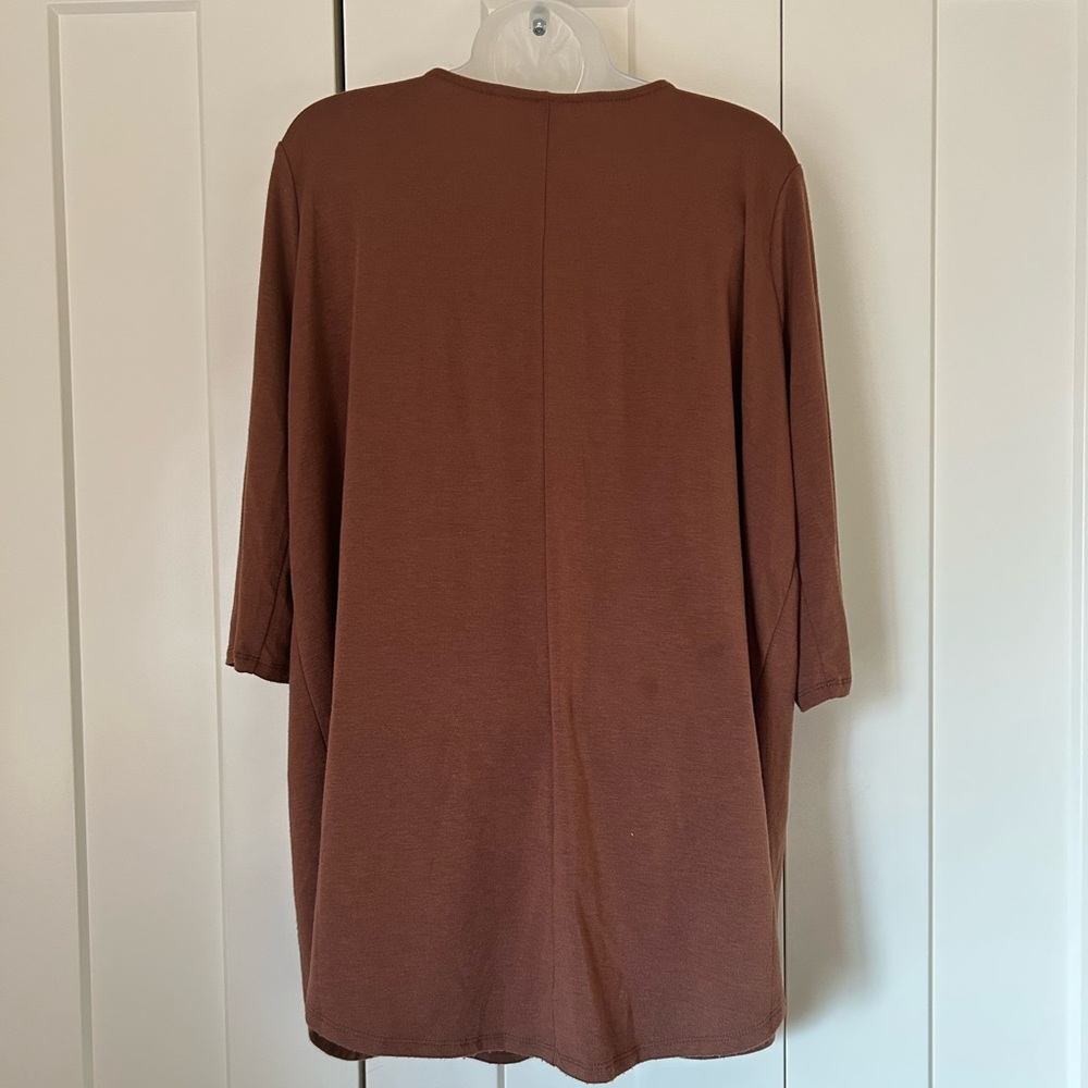 Zenana Premium loose fitting 3/4 sleeve top with button front 1x - Picture 4 of 5